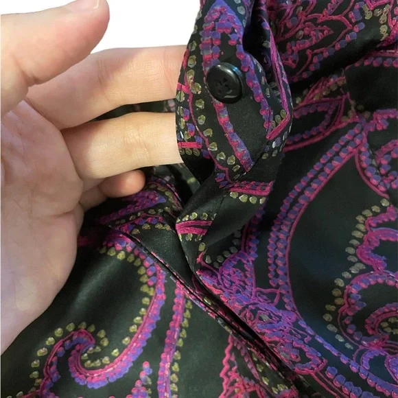 Jaclyn Smith black and purple paisley button up top - Picture 5 of 5